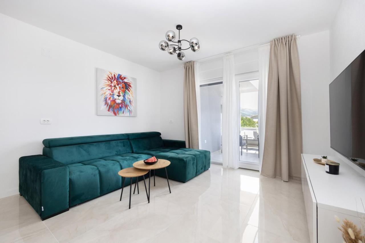 Bonaca Apartments With Terrace And Private Parking Kaštela Exteriér fotografie