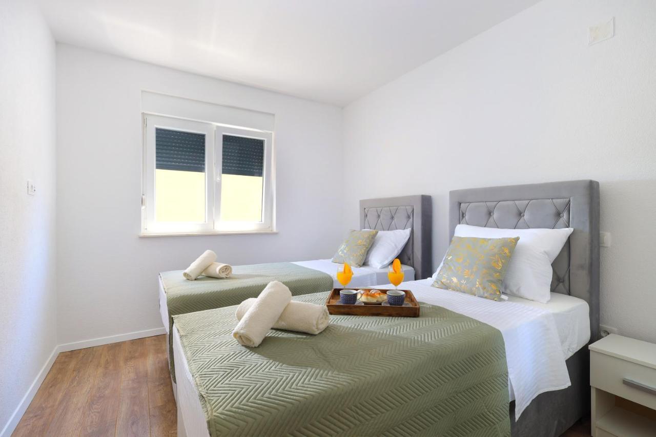 Bonaca Apartments With Terrace And Private Parking Kaštela Exteriér fotografie
